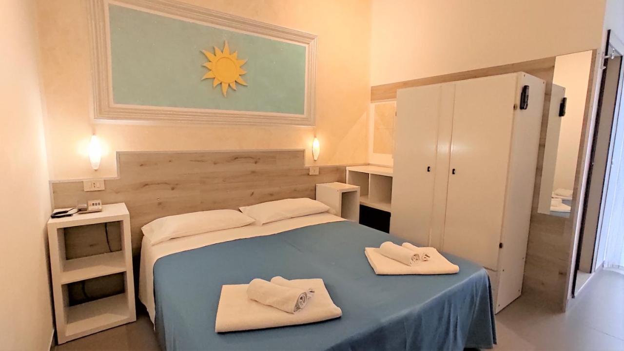 Hotel De Amicis Риччоне Екстер'єр фото