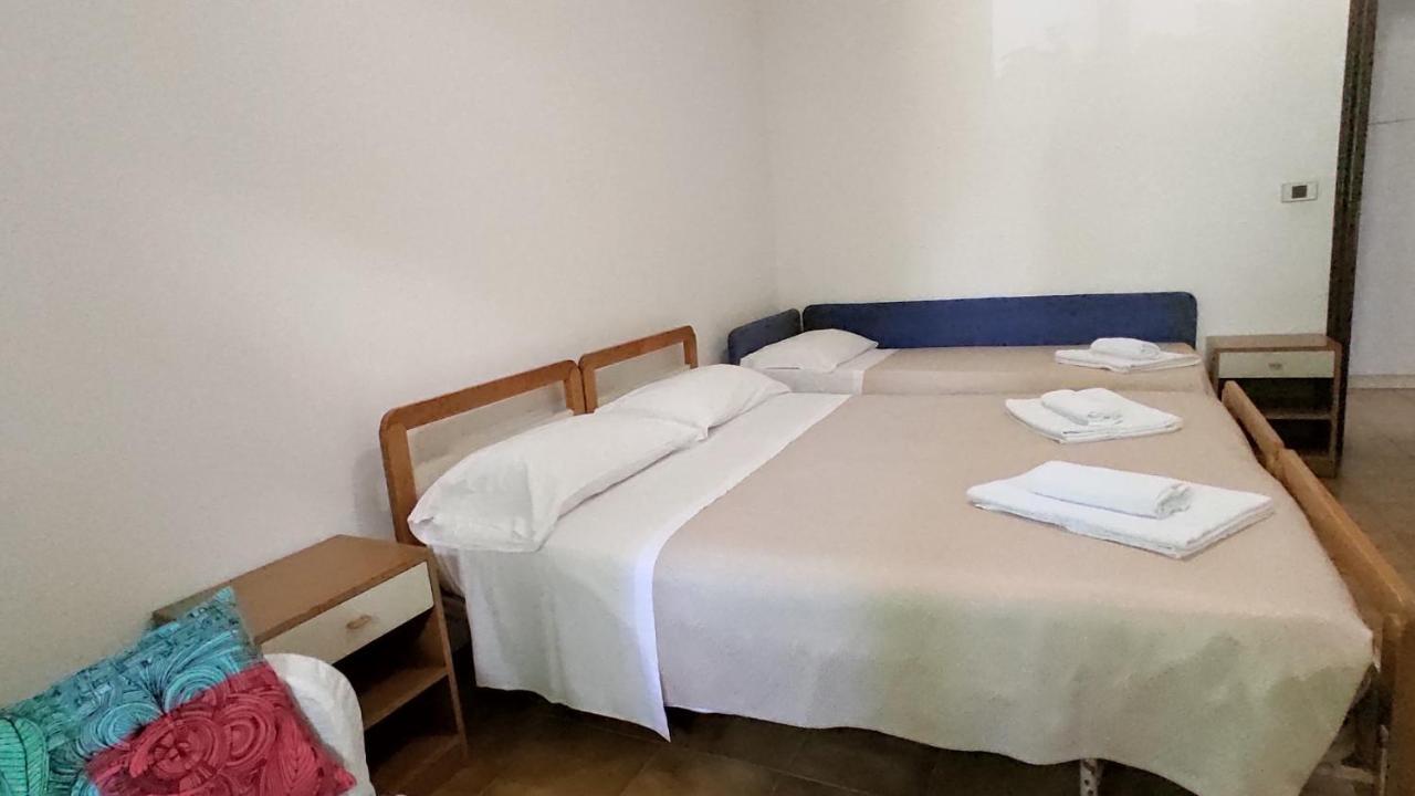 Hotel De Amicis Риччоне Екстер'єр фото
