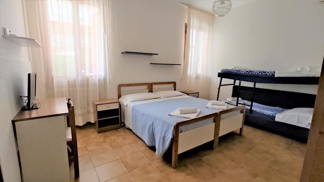 Hotel De Amicis Риччоне Екстер'єр фото