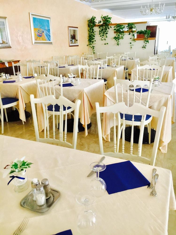 Hotel De Amicis Риччоне Екстер'єр фото