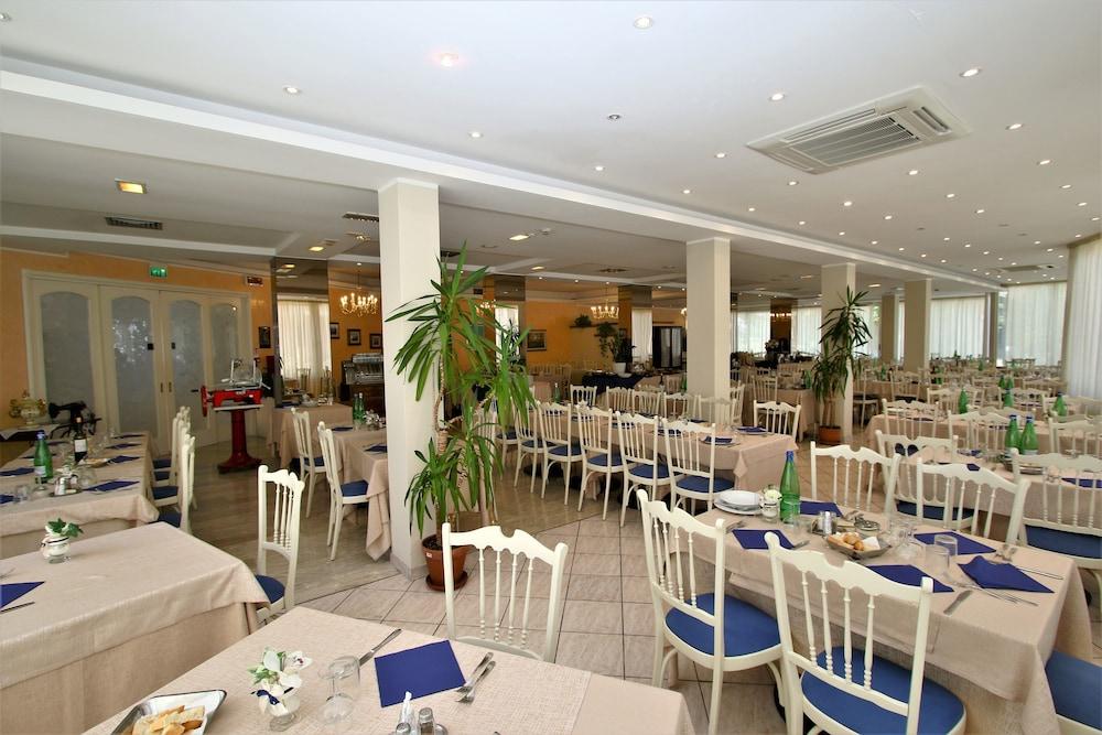 Hotel De Amicis Риччоне Екстер'єр фото