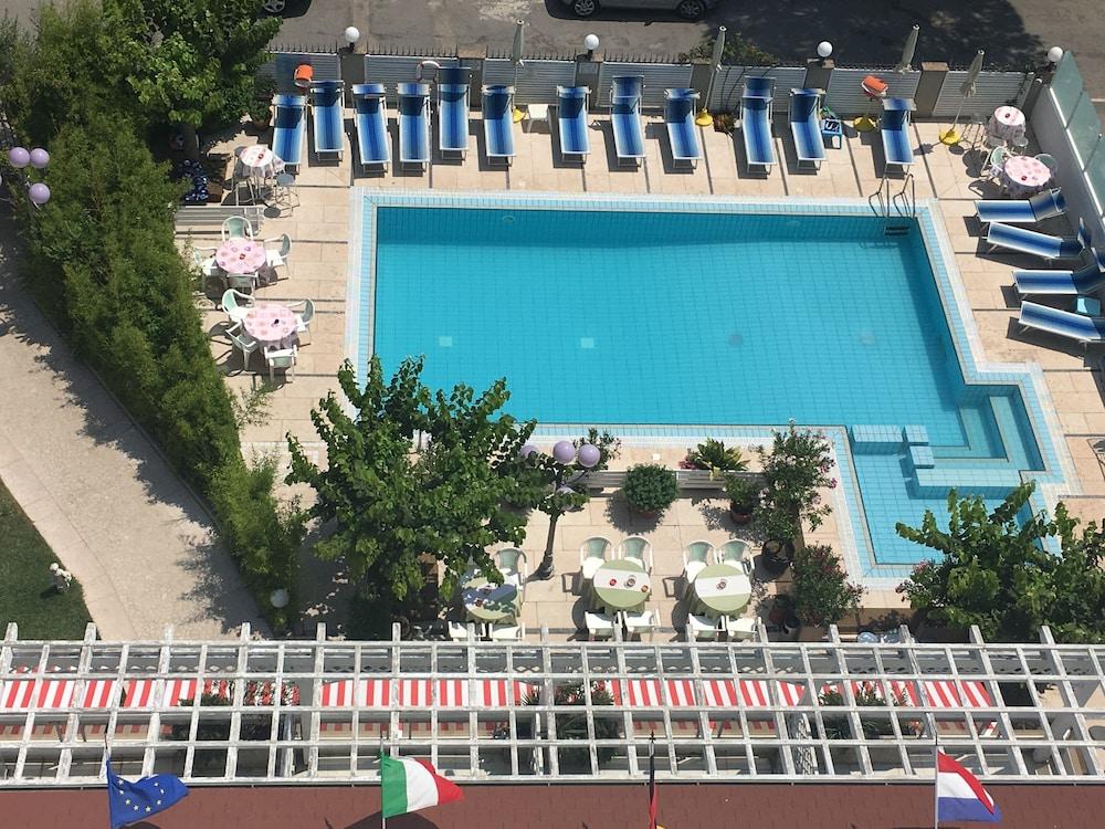 Hotel De Amicis Риччоне Екстер'єр фото