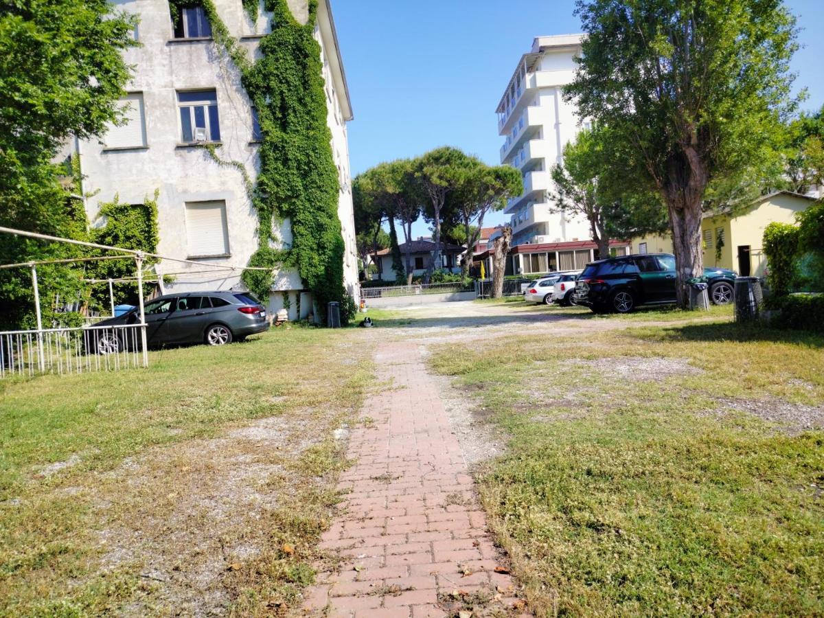 Hotel De Amicis Риччоне Екстер'єр фото