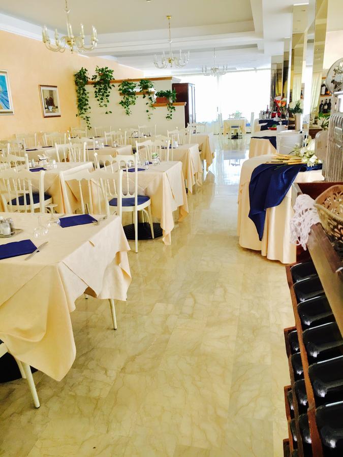 Hotel De Amicis Риччоне Екстер'єр фото