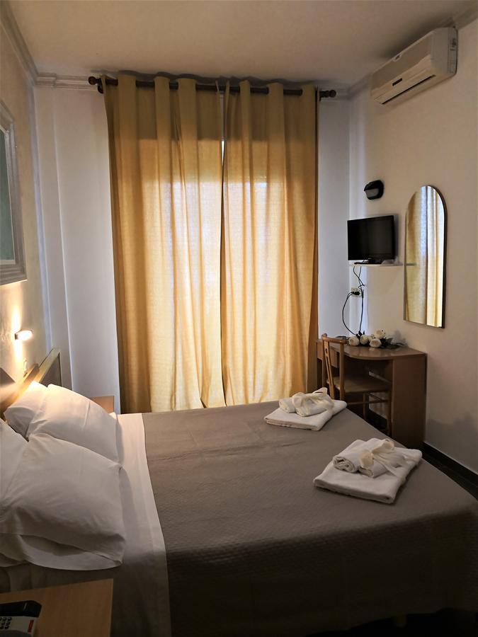 Hotel De Amicis Риччоне Екстер'єр фото