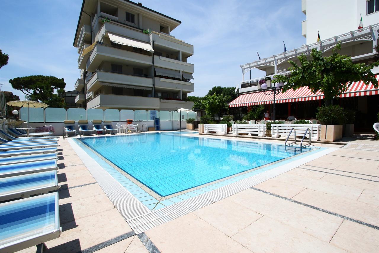 Hotel De Amicis Риччоне Екстер'єр фото