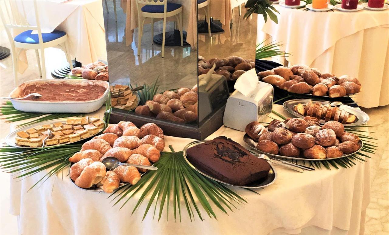 Hotel De Amicis Риччоне Екстер'єр фото
