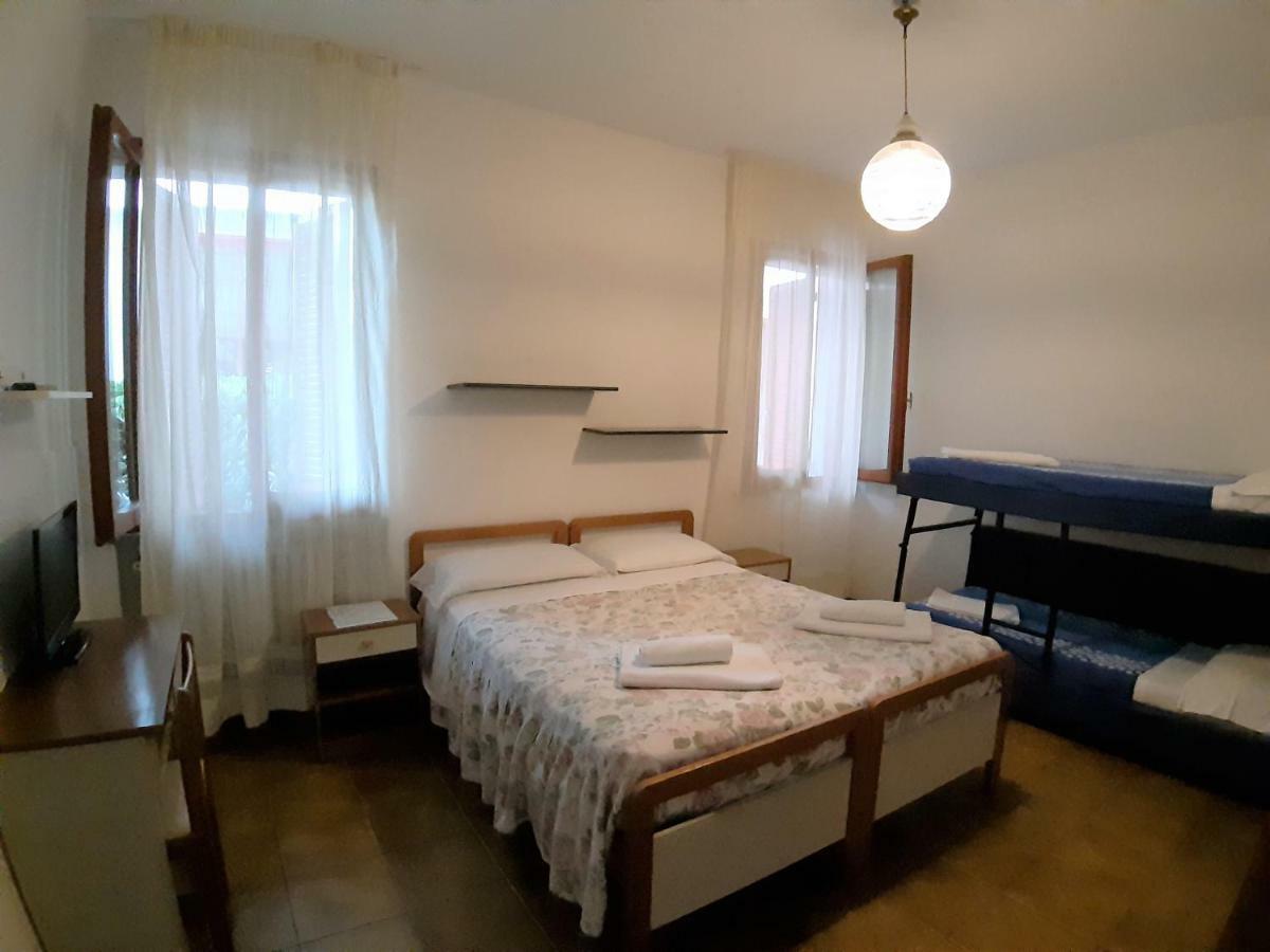 Hotel De Amicis Риччоне Екстер'єр фото